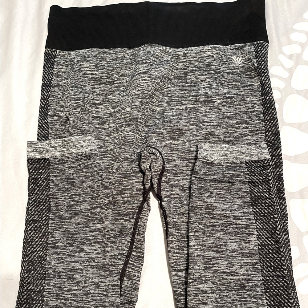 Forever 21 compression high-waisted full length leggings